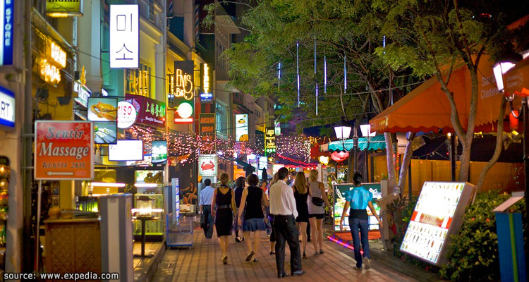 สีสันและบรรยากาศที่ย่าน Boat Quay ช่วงกลางคืน