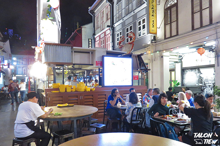 บรรยากาศยามค่ำคืนที่ Chinatown Food Street