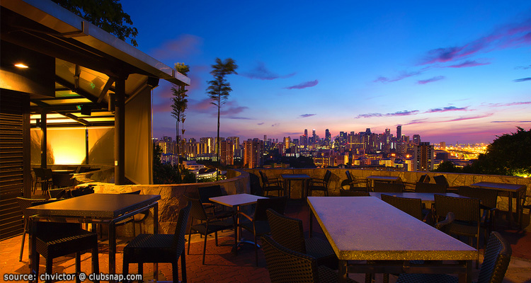 บรรยากาศยามเย็นที่ร้านอาหารบนยอดเขาเฟเบอร์ Faber Mount Park