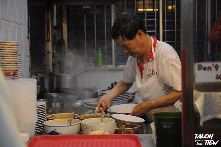 เจ้าของร้านบะหมี่หมูต้มยำโบราณ Hill Street Tai Hwa Pork Noodle