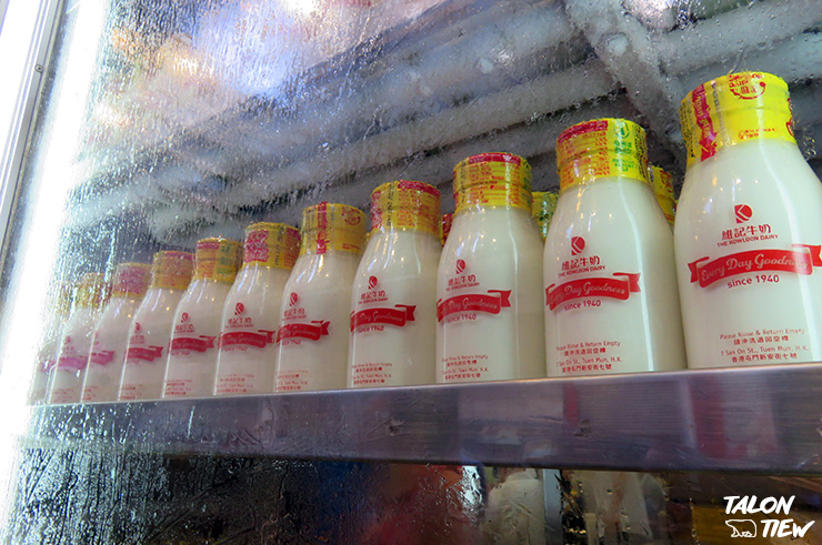 นมแบบเป็นขวดก็มีขายที่ร้าน Australian Dairy Company