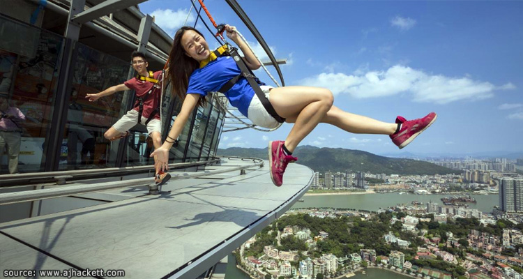 บรรยากาศของกิจกรรม SkyWalk บนหอคอยมาเก๊า Macau Tower