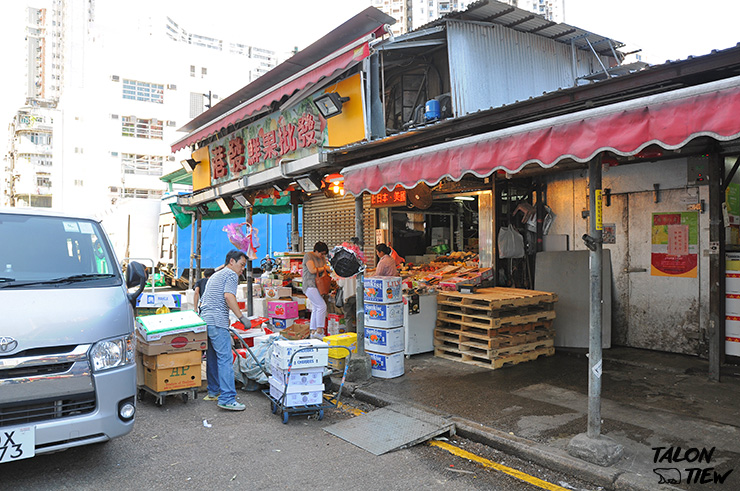 บรรยากาศช่วงสายที่ตลาดค้าส่งผักและผลไม้ย่านเยามาเต Yau Ma Tei Wholesale Fruit Market