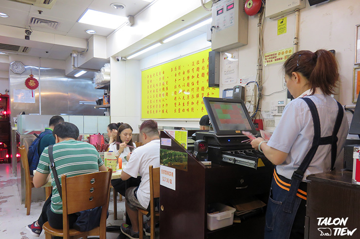 บรรยากาศภายในร้านก๋วยเตี๋ยวชามยักษ์ Eat Together สาขามงกก