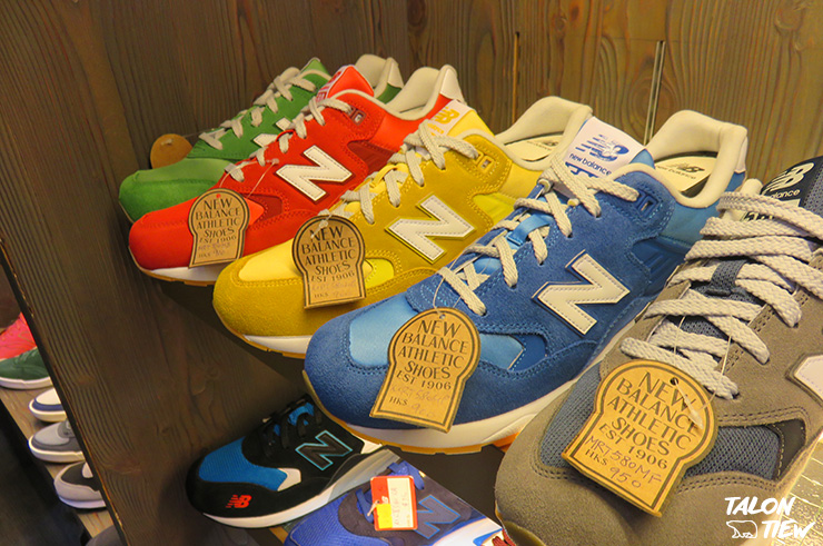 รองเท้า New Balance ที่ตลาดรองเท้าย่าน Mong Kok