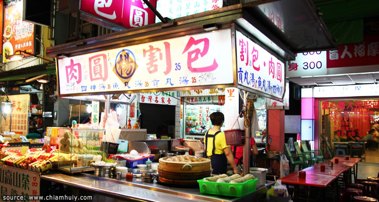 ร้านขายอาหารภายในตลาดกลางคืนลิ่วเหอ Liuhe Night Market