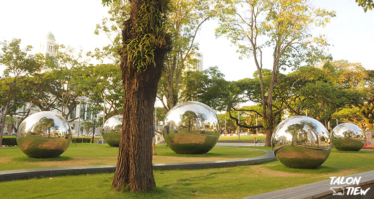 สวนด้านหน้าพิพิธภัณท์อารยธรรมเอเชีย Asian Civilisations Museum