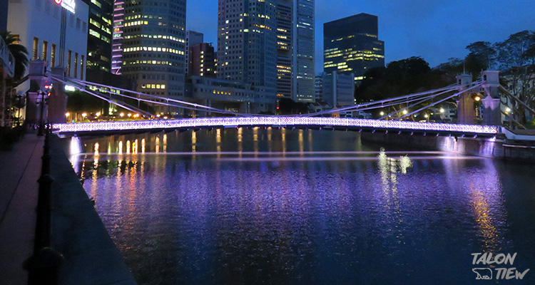 สะพานคาเวนาห์-Cavenagh-Bridge-เปิดไฟสวยงาม