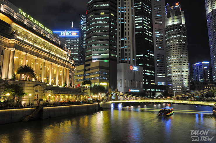 โรงแรม Fullerton และ สะพานคาเวนาห์ Cavenagh Bridge