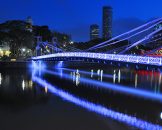 สะพานคาเวนาห์ Cavenagh Bridge เปิดไฟสวยงาม