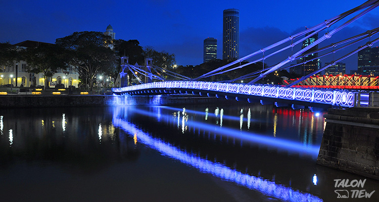 สะพานคาเวนาห์ Cavenagh Bridge เปิดไฟสวยงาม