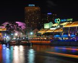 บรรยากาศยามค่ำคืนที่ Clark Quay