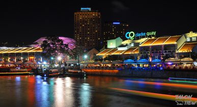 บรรยากาศยามค่ำคืนที่ Clark Quay