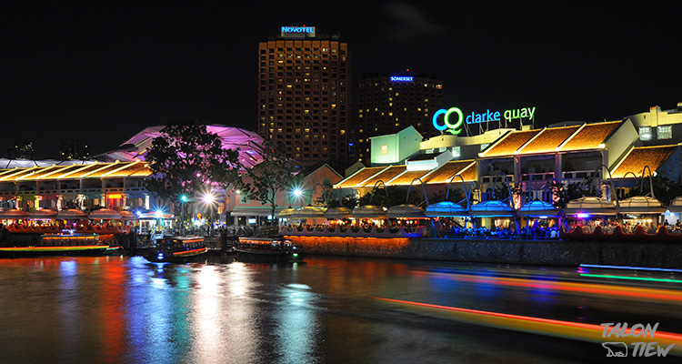 บรรยากาศยามค่ำคืนที่ Clark Quay