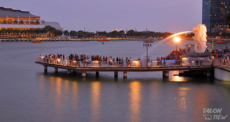 บรรยากาศยามเย็นที่สวนเมอร์ไลอ้อน Merlion Park