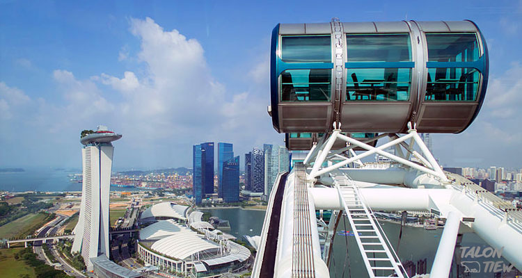 มุมถ่ายรูปจากภายใน capsule ของชิงช้าสวรรค์ สิงคโปร์ ฟลายเออร์ Singapore Flyer