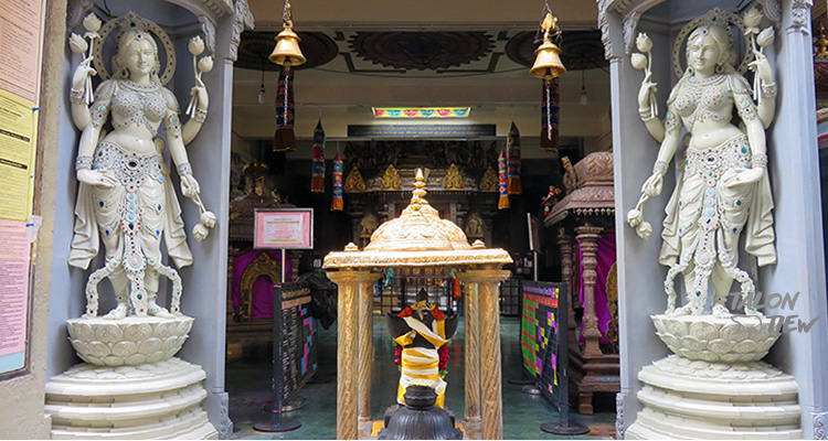 ทางเข้าวิหารด้านในของวัดศรีกฤษณะ Sri Krishnan Temple