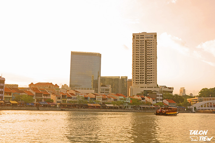 บรรยากาศยามเย็นริมแม่น้ำฝั่งตรงข้าม Boat Quay