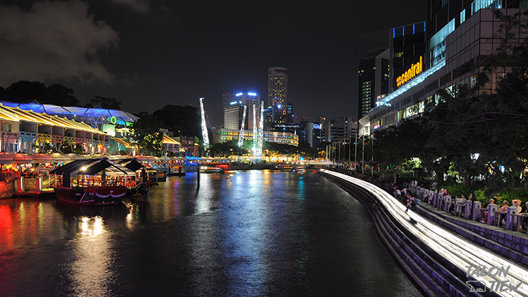 บรรยากาศยามค่ำคืนที่ย่านคล้ากคีย์(ClarkeQuay)