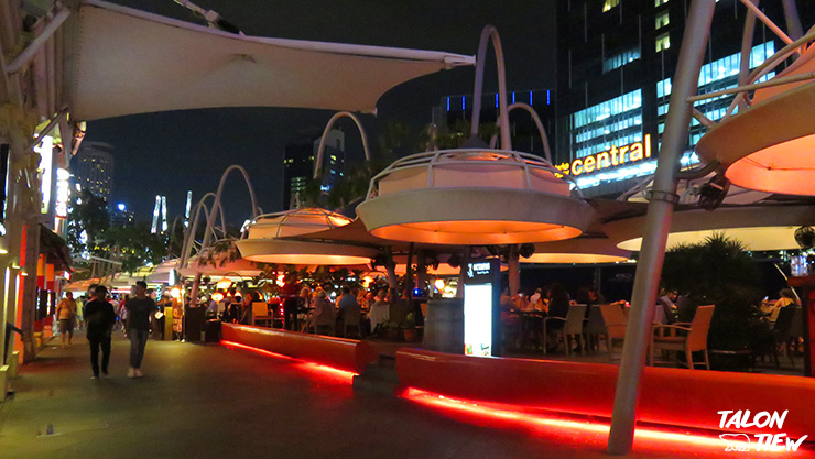 บรรยากาศยามค่ำคืนที่ย่านคล้ากคีย์(ClarkeQuay)