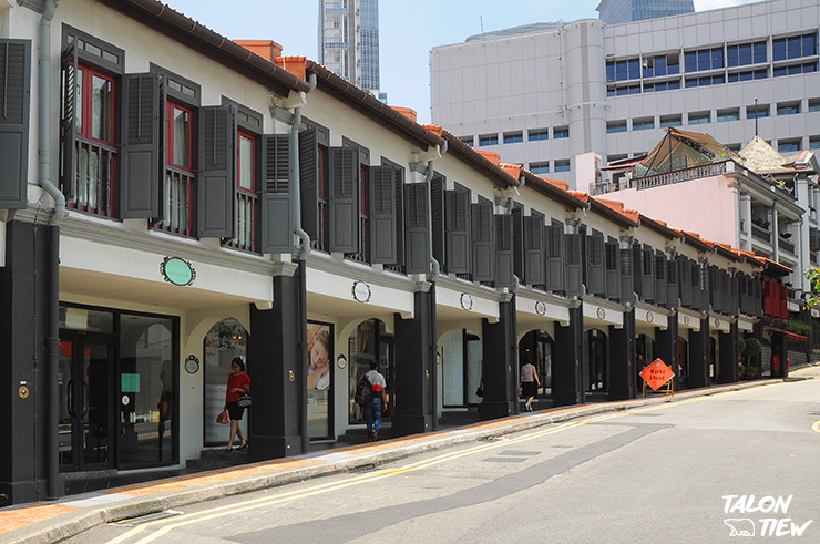 ย่านอาคารสไตล์โคโรเนียลแบบตึกแถวบริเวณรอบนอกย่านไชน่าทาวน์ ถนน Erskine Road