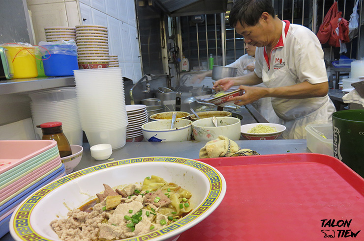 ร้านบะหมี่หมูต้มยำโบราณ Hill Street Tai Hwa Pork Noodle