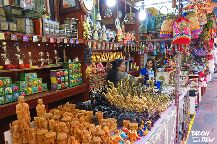 ร้านขายของที่ระลึกที่ถนนคนเดิน ลิตเติ้ลอินเดีย อาเขต Little India Arcade