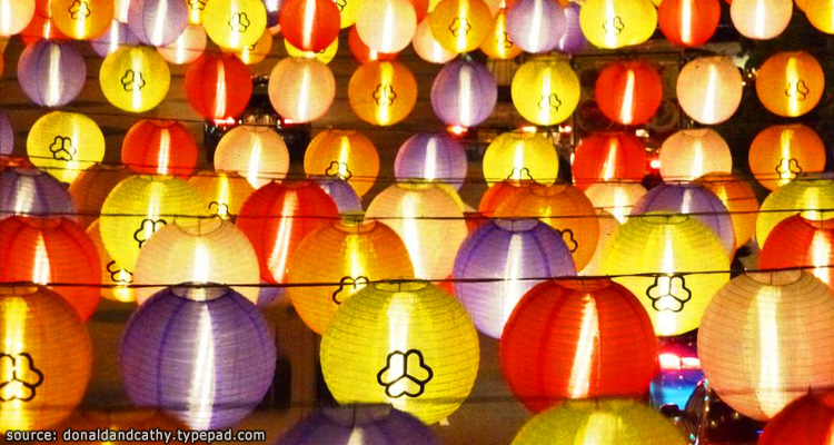 โคมไฟที่ประดับประดาตามถนนช่วงงานไหว้พระจันทร์ Moon Festival Lantern Festival
