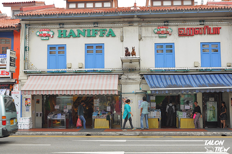 ร้านค้าสองข้างทางของถนน Serangoon Road
