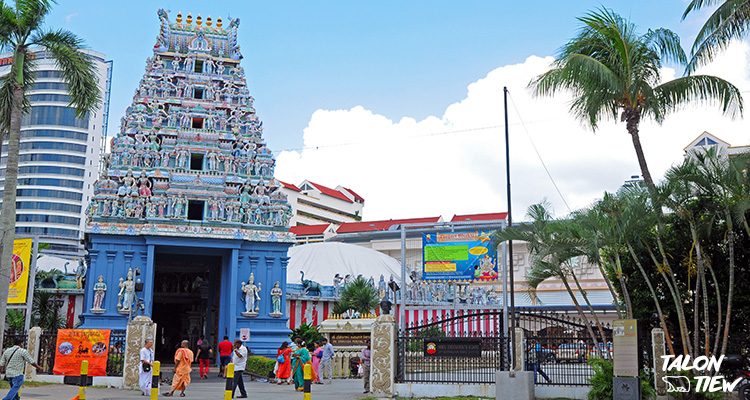 บริเวณหน้าทางเข้าวัดศรี ศรีนิวาส เปรุมาล(Sri Srinivasa Perumal Temple)