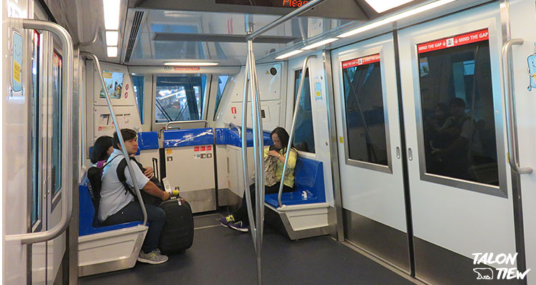 ภายในตู้รถไฟ Skytrain สำหรับเปลี่ยน Terminal