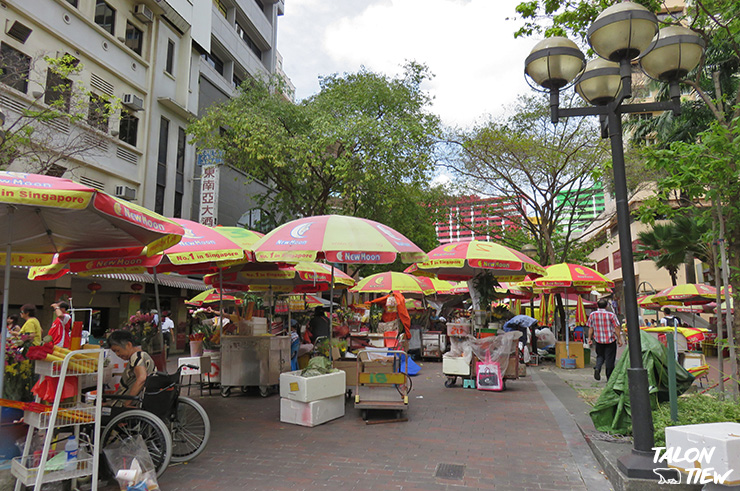 บรรยากาศร้านค้าแผงลอยต่างๆที่ถนน Albert Street