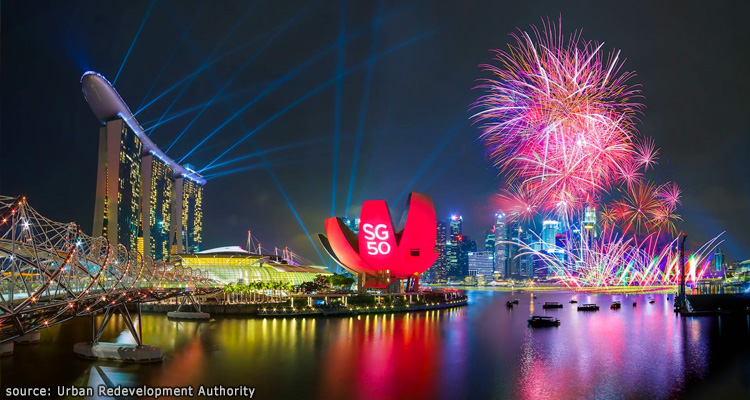 บรรยากาศการจุดพลุงานส่งท้ายปีเก่าต้อนรับปีใหม่ของสิงคโปร์ที่อ่าวมารีน่า