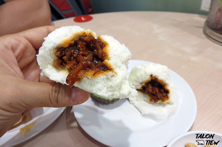 เมนูซาลาเปาไส้หมูแดง Char Siew Bun ร้าน Tak Po ประเทศสิงคโปร์