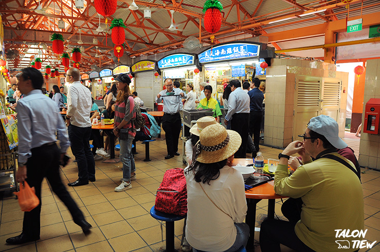 บรรยากาศภายในศูนย์อาหารแม็กซ์เวล Maxwell Food Centre