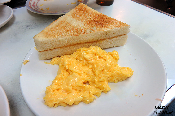 เมนูทีเด็ด Scrambled Eggs and Toasts ร้าน Australian Dairy Company