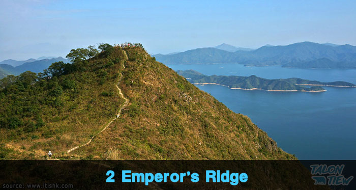 เส้นทางเดินตามสันเขาที่ Emperor’s Ridge