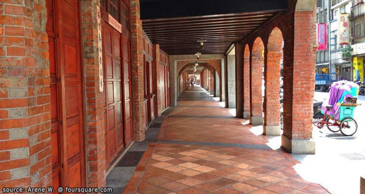 บรรยากาศอาคารเก่าที่ถนนโบราณปัวผีเหลียว(Bopiliao Old Street)