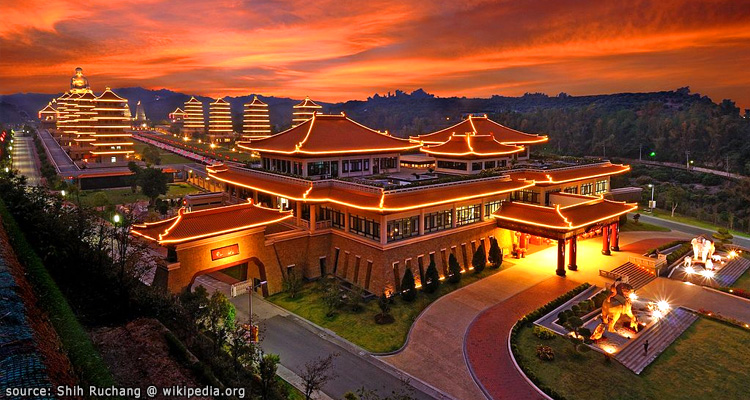 บรรยากาศยามเย็นที่พุทธอุทยาน โฝ กวง ชาน Fo Guang Shan Buddha Memorial Center