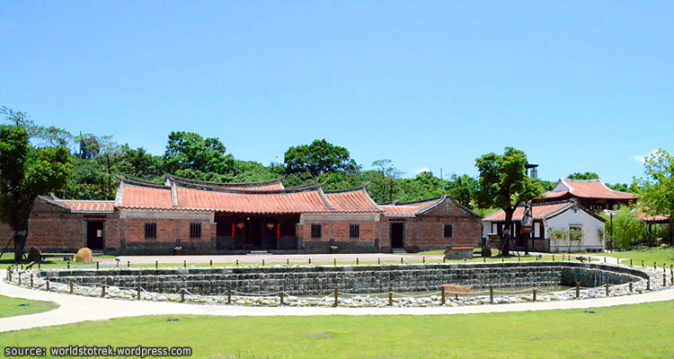 ลานด้านหน้าพิพิธภัณท์บ้านประวัติศาตร์หลินอันไท่ Lin An Tai Historical House Museum