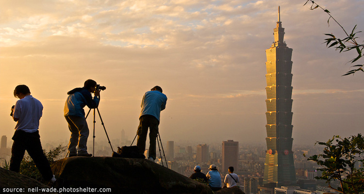 บรรยากาศยามเย็นที่จุดชมวิวบนยอดเขาเซี่ยงซานหรือเขาช้าง Xiangshan Elephant Moutain