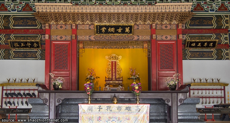 ภายในวิหารหลักของวัดขงจื้อเมืองเกาสง Confucius Temple of Kaohsiung