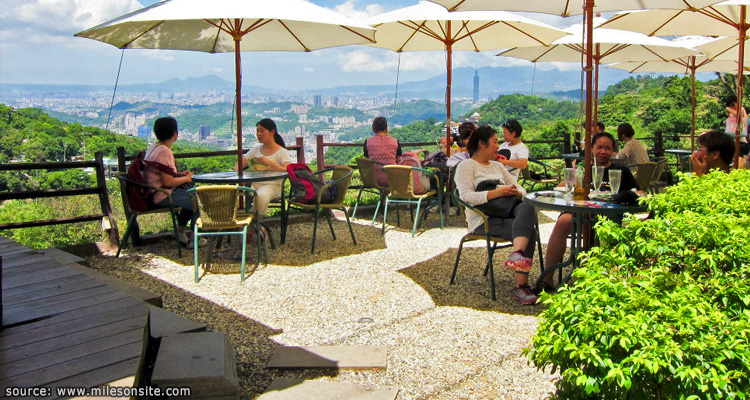 บรรยากาศที่ร้านชาด้านบนเขาเมาคง